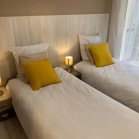 Close Palais - Calm - Brand New Cannes