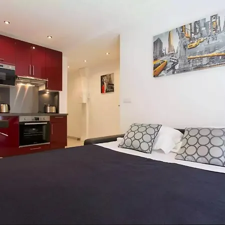 Close Palais - Calm - Brand New Cannes