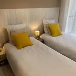 Close Palais - Calm - Brand New Cannes